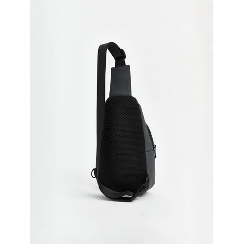 Men's Chest Bag With Multiple Compartments