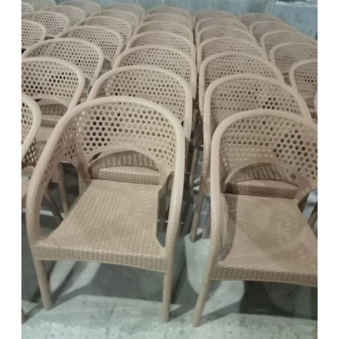 كرسى بلاستيك عصرى وفوى بارجل متينه